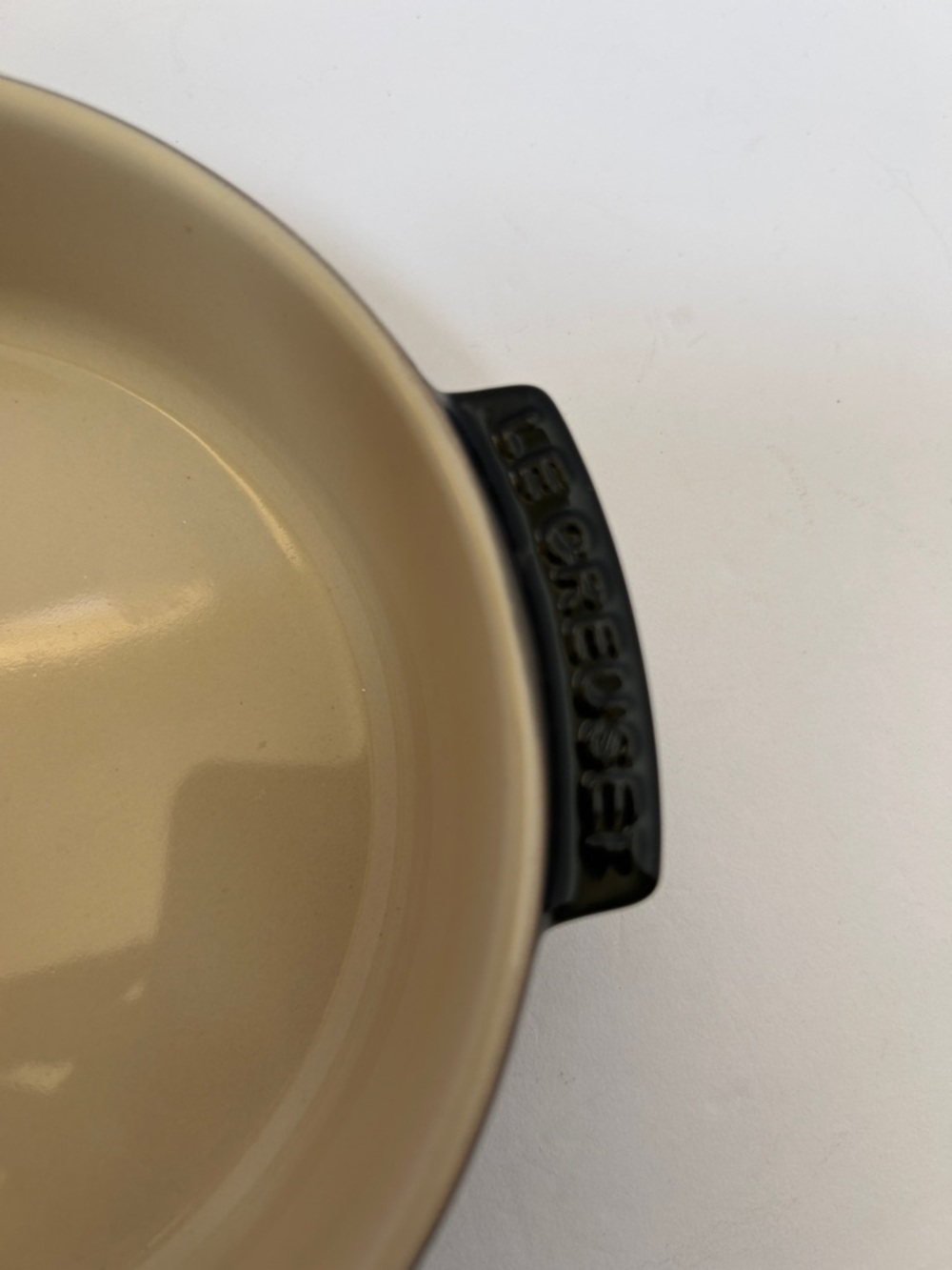 Le creuset Round Braiser with Cream Enamel Interior - Picture 2 of 3